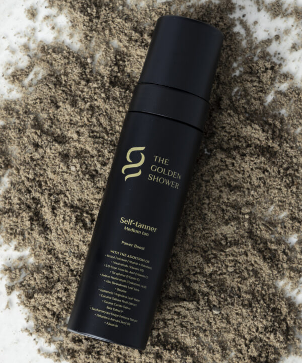 Applying natural self tanning mousse for streak-free medium tan results